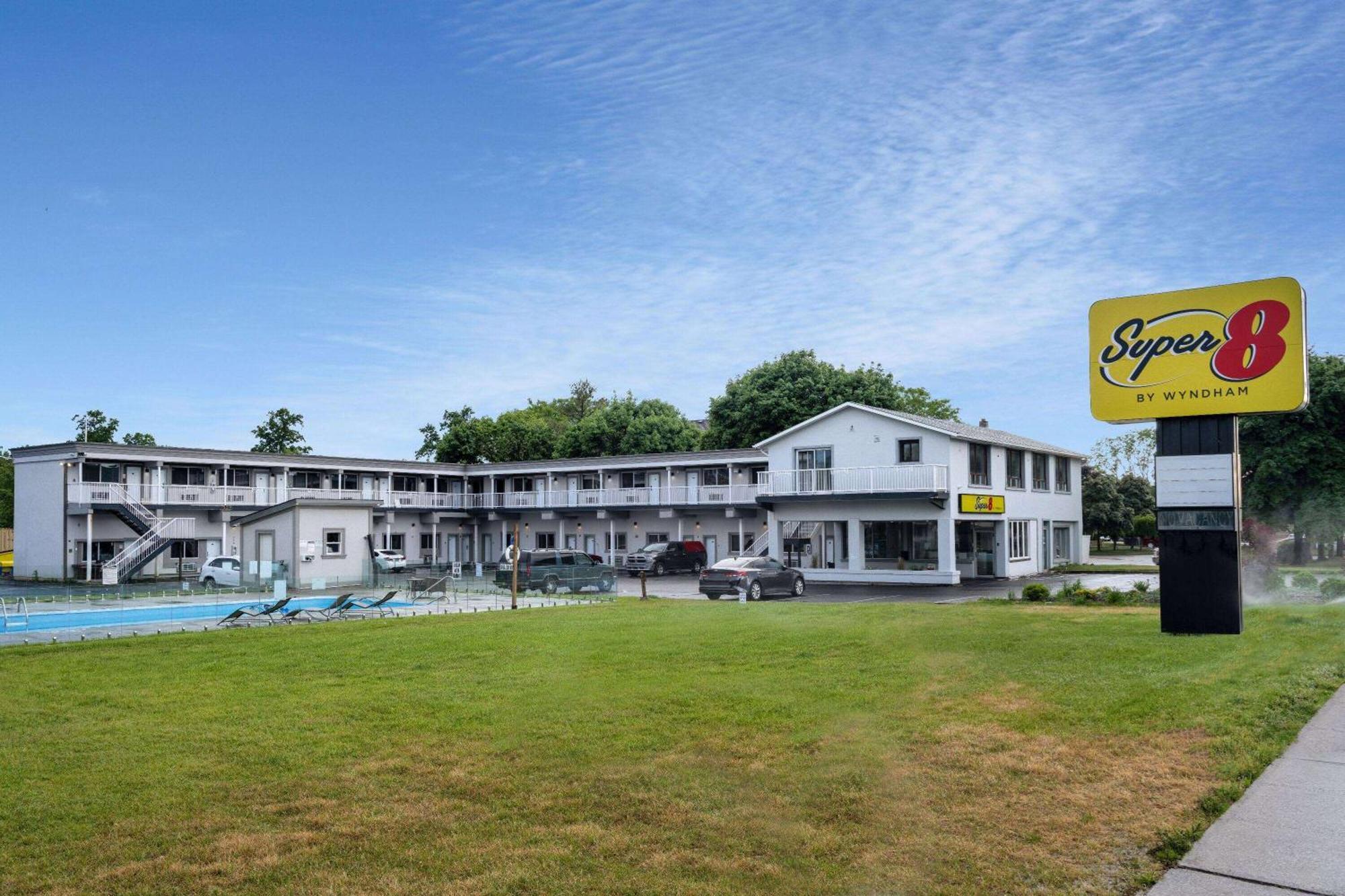 Super 8 By Wyndham Niagara Falls On Εξωτερικό φωτογραφία